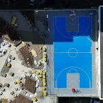 Bacău: Teren de baschet amenajat pe acoperișul unei parcări