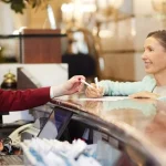 Bacăul atrage mai mulți turiști, dar șederea lor este tot mai scurtă