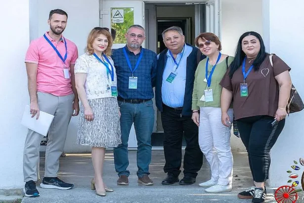 Caravana Educației ajunge în satele românești pentru a sprijini elevii