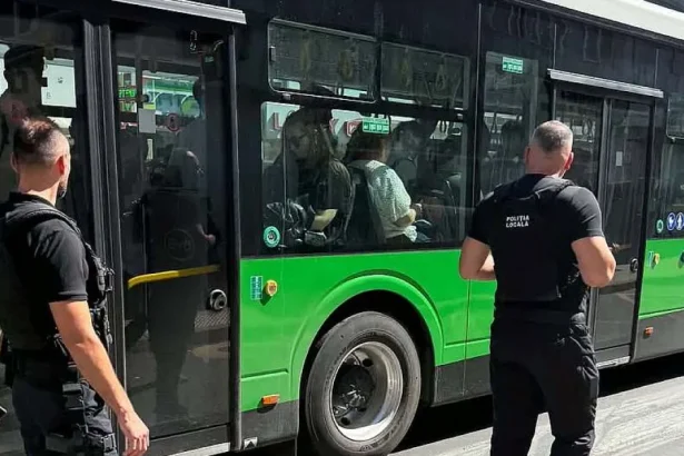 Controale în transportul public din Bacău. 30 de persoane, depistate fără bilet