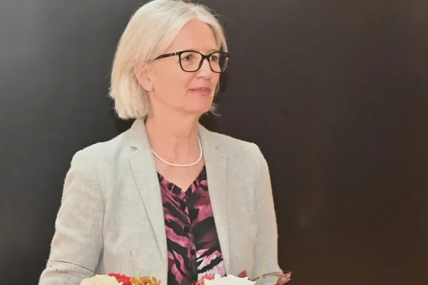 Elena Nechita, omagiată la Senatul Universității „Vasile Alecsandri”