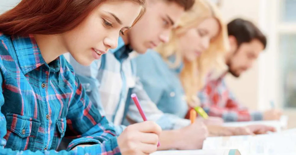 Elevii din Bacău susțin o simulare regională pentru Evaluarea Națională și Bacalaureat