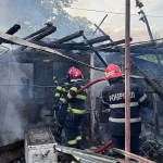 Incendiu la o locuință din comuna Traian. Circa 80 de metri pătrați afectați