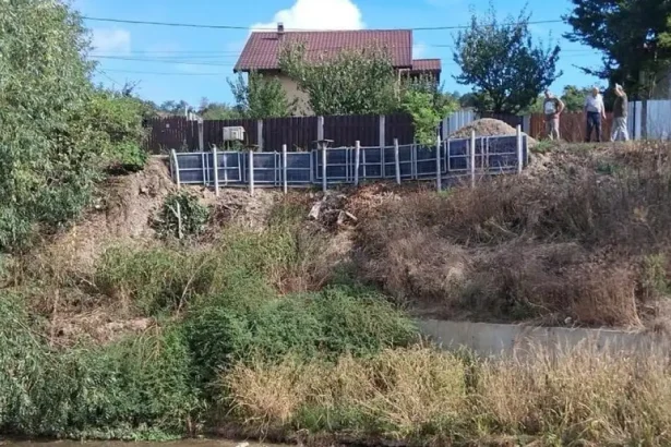 Panouri fotovoltaice uzate, folosite la un mal în Mărgineni. Amenzi de 22.000 lei