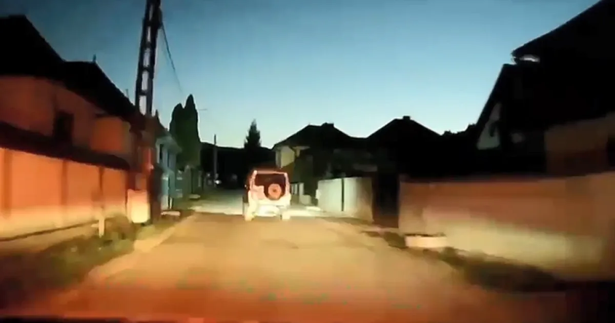 Polițiștii l-au reținut după o urmărire în trafic pentru multiple abateri rutiere