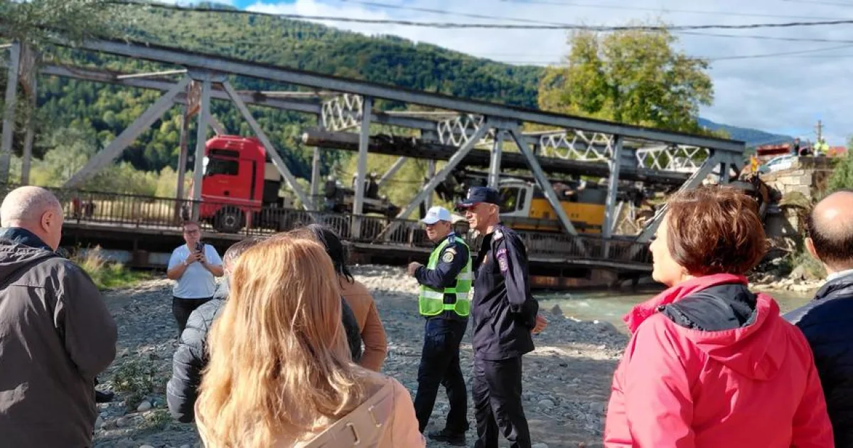 TIR ignoră restricția de 7 tone și distruge podul de pe DN12A, la Ciobănuș