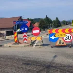 Trafic blocat pe DN 12A la Dărmănești; circulația deviată pentru lucrări la rețeaua de apă