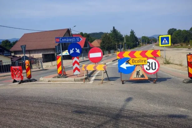 Trafic blocat pe DN 12A la Dărmănești; circulația deviată pentru lucrări la rețeaua de apă