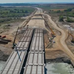 Viaductul de pe A7 peste râul Moldova are toate grinzile montate