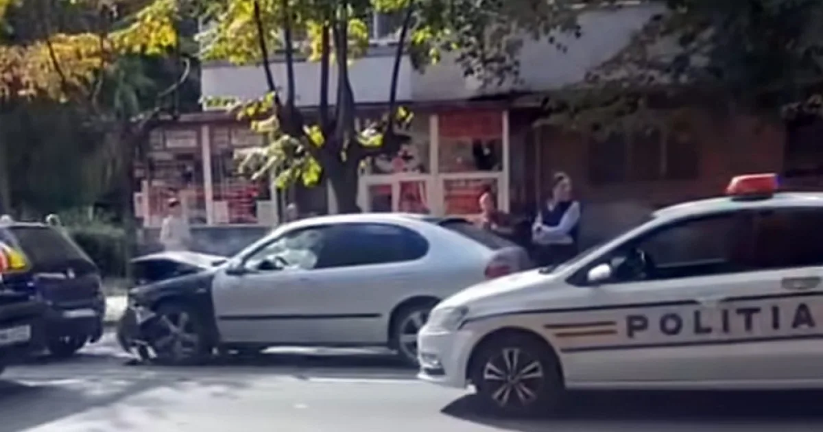 Carambol în zona Bisericii Sfântul Gheorghe din Bacău. Sunt persoane rănite