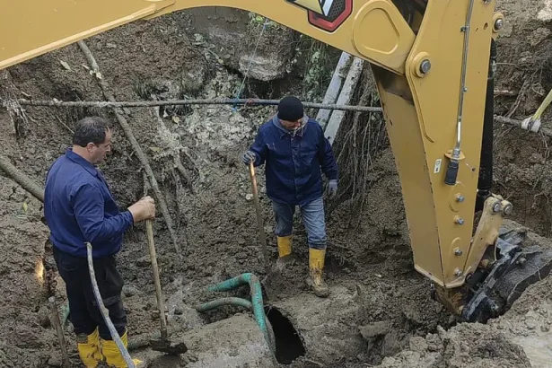 Conducta Valea Uzului – Bacău este fisurată. Apa ar putea reveni în circa 24 de ore