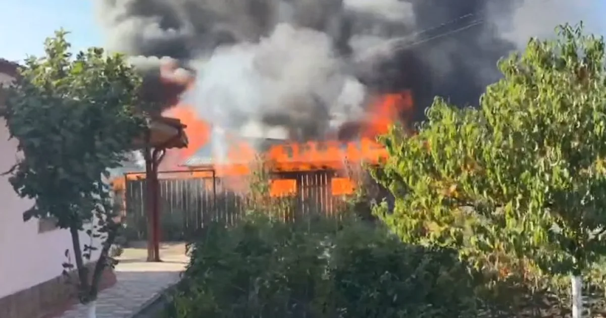 Incendiu la o anexă gospodărească din Onești, fără victime
