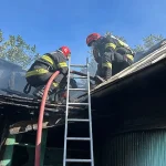 Incendiu la o locuință din Moinești. Casa a ars pe o suprafață de 100 de metri pătrați