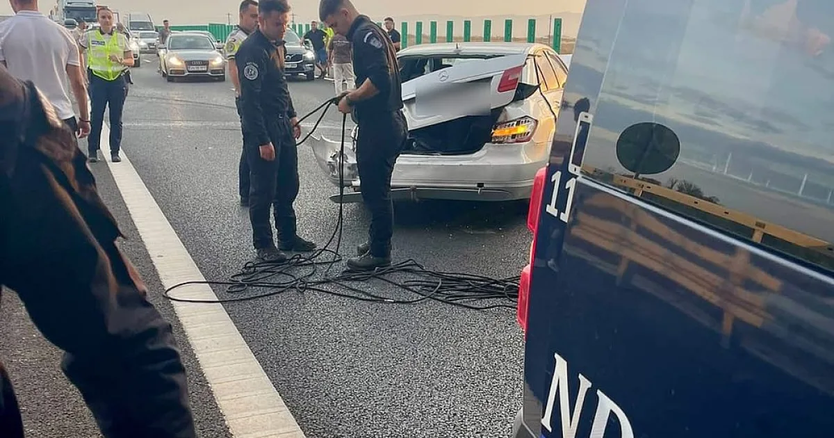 Patru jandarmi din Bacău au intervenit la un accident pe Autostrada A7