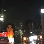 Un băcăuan salvează din nou o viață, intervenind la un accident în ploaie și întuneric