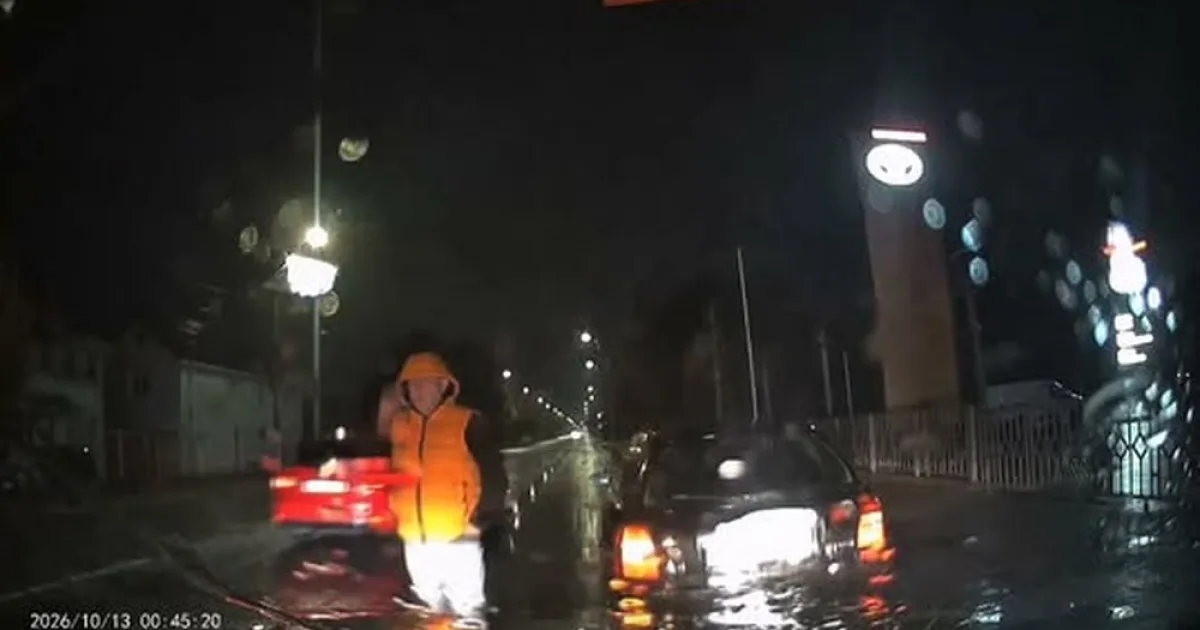 Un băcăuan salvează din nou o viață, intervenind la un accident în ploaie și întuneric