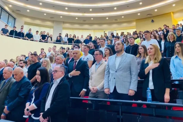 Universitatea George Bacovia începe anul universitar
